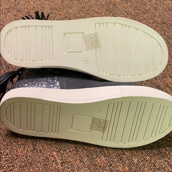 New Dolce Vita Sneakers - Picture 4 of 6